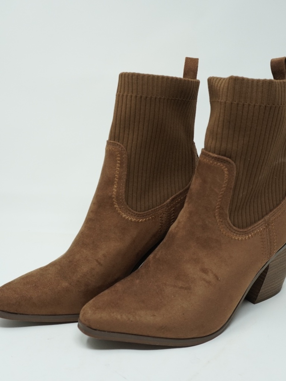 NEW Universal Thread Kinley Faux Suede Heeled Western Style Pull On Ankle Boots